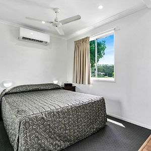 Queen Cabin